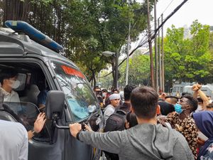 Polisi Amankan Sejumlah Massa Pencari Suaka Afghanistan di Kantor UNHCR Jakpus