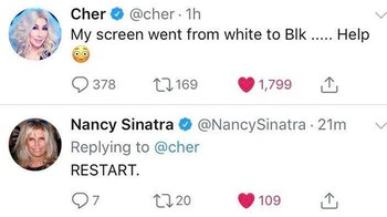 Ketika artis kaget dengan Dark Mode. Foto: dok Bored Panda
