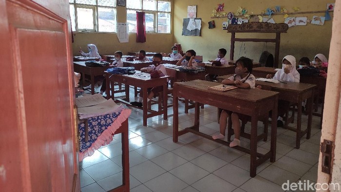 Pembelajaran tatap muka di Cianjur sudah terlanjur digelar meski kini PPKM level 4