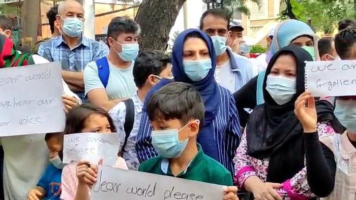 Pencari suaka asal Afghanistan demo di depan kantor UNHCR Jakpus (Tiara Aliya/detikcom)