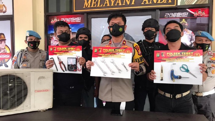 Polsek Tebet menangkap pelaku spesialis pencurian kompresor AC (Firda/detikcom)