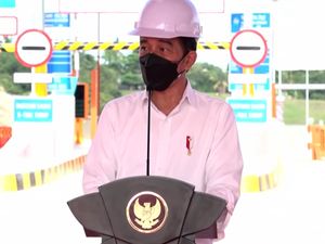 Jokowi Resmikan Jalan Tol Pertama di Pulau Kalimantan