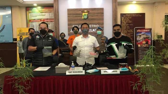 Pria di Jaksel ditangkap karena taman ganja di rumah (Firda/detikcom)