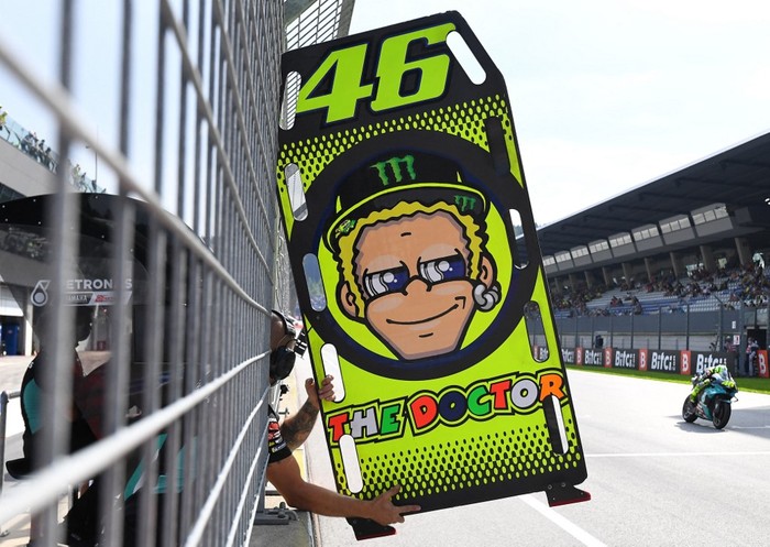 Yamaha-SRT Italian rider Valentino Rossi (R) steers his motorbike during the third free practice session ahead of the Austrian Motorcycle Grand Prix at the Red Bull Ring race track in Spielberg, Austria on August 14, 2021. (Photo by JOE KLAMAR / AFP)