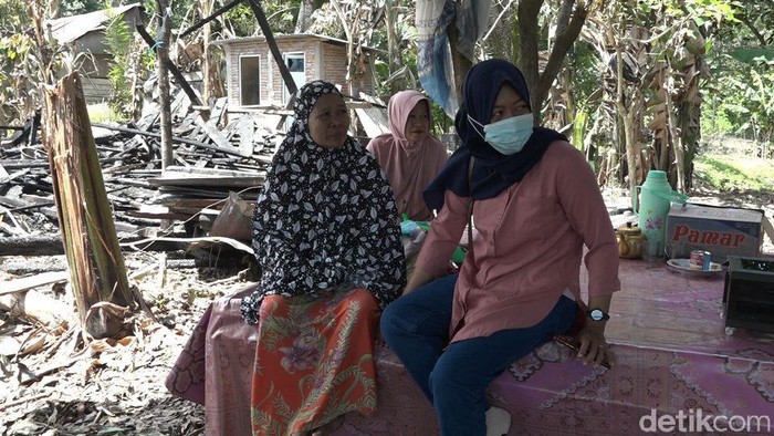 Rumah Nuraeni (65) di Polman terbakar