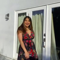 Hijrah ke AS beberapa tahun lalu, aktris dan model seksi Indonesia Sarah Azhari memilih tinggal di Los Angeles. Rumah bergaya modern menjadi huniannya. (Foto: YouTube/SarahAzhari)