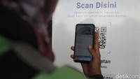Uji coba penggunaan aplikasi Peduli Lindungi sebagai syarat masuk pusat perbelanjaan dimulai hari ini di Yogyakarta untuk wilayah Kabupaten Sleman.