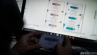 Di sisi lain, Kementerian Perdagangan dan Asosiasi E-Commerce Indonesia (idEA) telah memblokir 2.453 produk dan jasa pencetakan kartu vaksin untuk mencegah kebocoran data pribadi masyarakat. 
