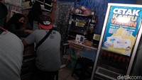 Menurut Direktur Eksekutif Indonesia ICT Institute, risiko kebocoran data pribadi dalam pencetakan kartu vaksin COVID-19 berisiko disalahgunakan.