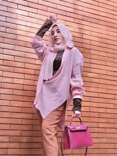 Shandy Purnamasari yang memutuskan berhijab.
