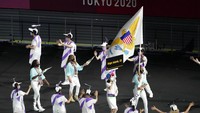 Tim Paralimpiade Pengungsi menjadi kontingen pertama yang masuk dalam parade. Islandia kemudian menyusul, yang diikuti oleh Irlandia, Azerbaijan, Afganistan, dan Uni Emirat Arab.
