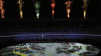 Pianis asal Jepang, Nobuyuki Tsujii, menjadi pengiring musik saat bendera Jepang masuk venue acara. Bendera kemudian dikibarkan dengan diiringi lagu kebangsaan Jepang.