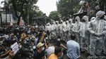 Tuntut Kejelasan Nasib, WN Afghanistan Demo di Kantor UNHCR