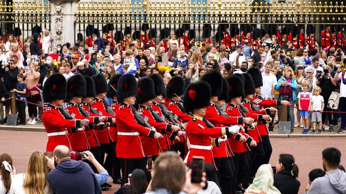 Members of the public watch the Changing of the Guard ceremony at Buckingham Palace, London, Monday August 23, 2021, which is taking place for the first time since the start of the coronavirus pandemic. (AP Photo/Alberto Pezzali)