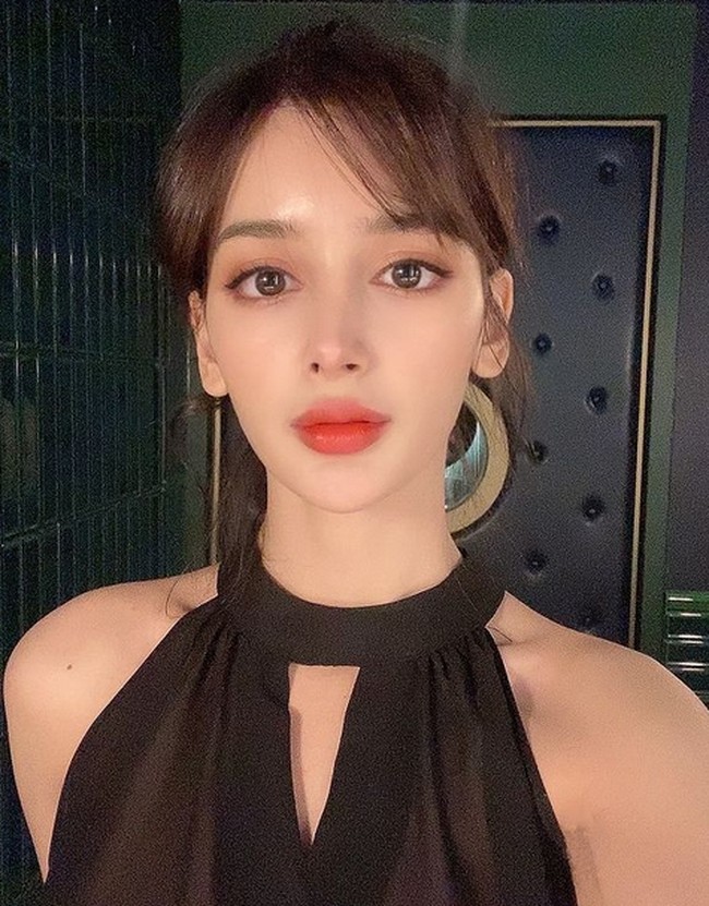 Bisa makan di manapun aku tidak pernah merasa sebaik ini. Belakangan, aku menyadari betapa berharganya memiliki kebebasan, ucapnya. Foto: dok. Instagram/@imvidaaa