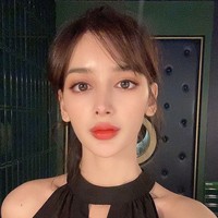 Bisa makan di manapun aku tidak pernah merasa sebaik ini. Belakangan, aku menyadari betapa berharganya memiliki kebebasan, ucapnya. Foto: dok. Instagram/@imvidaaa