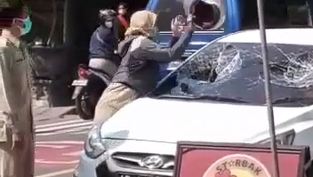 viral asn pecah kaca mobil