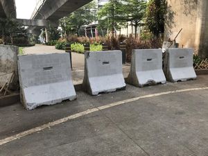 Viral Tuhan Kami Mau Gambar di Barier Jalan di Jaksel, Kini Sudah Dihapus