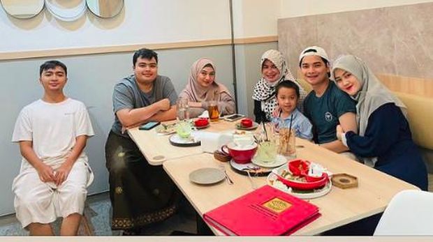 Alvin Faiz dan Henny Rahman bareng Yusuf