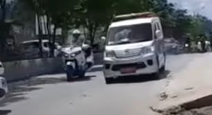 Ambulans salip rombongan Presiden Jokowi