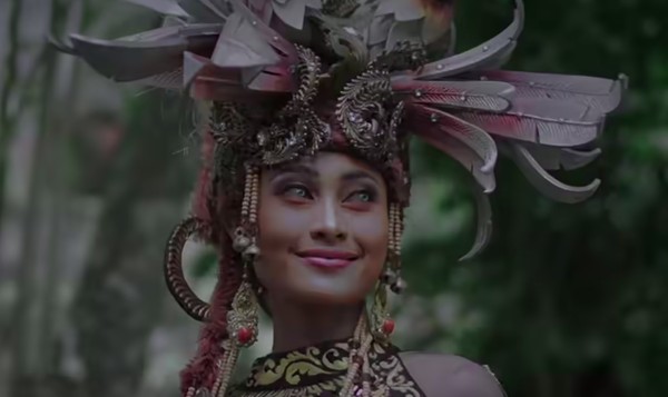 Lagu daerah yang pertama dinyanyikan Novia adalah Paris Berantai dari Kalimantan Selatan. (Youtube/Wonderland Indonesia) Lagu daerah yang pertama dinyanyikan Novia adalah Paris Berantai dari Kalimantan Selatan. (Youtube/Wonderland Indonesia)