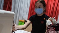 Antusias Warga Jakarta Ikut Vaksinasi Pfizer