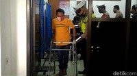 Ya, petugas menjemput pemohon SIM yang diistimewakan oleh petugas untuk mendapatkan SIM D. Para pemohon yang diistimewakan ini, merupakan pemohon SIM yang berkebutuhan khusus atau disabilitas. Satlantas Polres Pekalongan mempunyai program khusus untuk permohonan SIM D, yakni antar jemput pemohon.