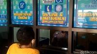 Slamet (37) warga Kajen, seorang distabilitas, mengaku merasa senang dengan pelayanan yang diberikan. Usai menyelesaikan administrasi dan ujjan tertulis yang juga dikawal oleh petugas khusus, Slamet bersama temanya, diantar petugas ke lapangan praktik ujian SIM. Dengan sepeda modifikasi menjadi roda tiga, Slamet kemudian melintasi jalan berkelok-kelok tanpa menabrak corn satupun. 