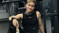 Remaja 15 tahun ini lumayan aktif di Instagram. Ia sering memamerkan aktivitas dan momen sehari-harinya, termasuk latihan di gym.