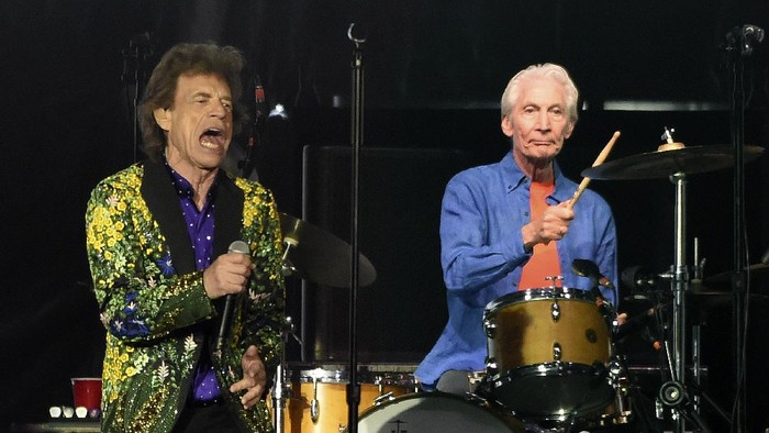 Charlie Watts FILE - Rolling Stones drummer Charlie Watts, right, performs behind singer Mick Jagger during their concert at the Rose Bowl, Thursday, Aug. 22, 2019, in Pasadena, Calif. Watts died in London today at age 80. (AP Photo/Chris Pizzello, File)