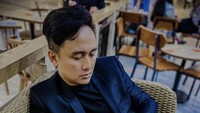 Sejak dulu, Denny cukup aktif mengunggah momennya di Instagram. Salah satunya momen kulineran di berbagai tempat, mulai dari masak bareng istri sampai makan daging BBQ di Jepang. Foto: Instagram @_dennydarko_