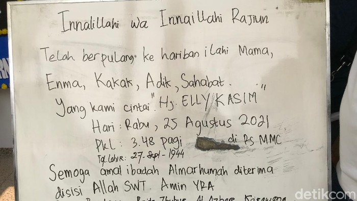 Elly Kasim suasana di rumah duka Elly Kasim