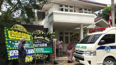 Suasana Rumah Duka Elly Kasim