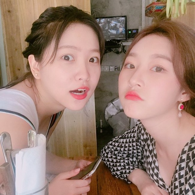Kim Sae Ron berlibur dengan sahabatnya Yeri Red Velvet pada Maret 2018. Bintang The Great Shaman Ga Doo Shim itu membagikan momen keduanya lewat Instagram, sementara Yeri mengunggah vlog di YouTube. Foto: dok Instagram ron_sae