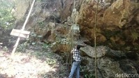 Film Korea berjudul Revenger yang rilis tahun 2018 syuting di gua ini. Lokasi tepatnya Gua Dayeuh berada di Kampung Citaman, Desa Tamansari, Kelurahan Pangkalan, Karawang. (Yuda Febrian Silitonga/detikTravel)