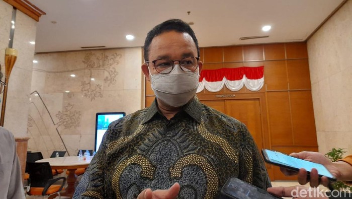Gubernur DKI Jakarta, Anies Baswedan saat doorstop di Balai Kota DKI Jakarta