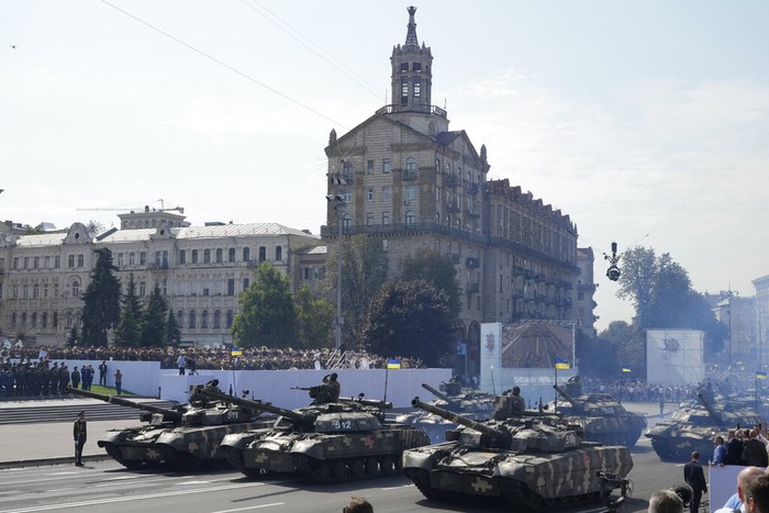 Ukrainian soldiers march along main Khreshchatyk Street during a military parade to celebrate Independence Day in Kyiv, Ukraine, Tuesday, Aug. 24, 2021. Ukraine mark the 30th anniversary of its independence. (AP Photo/Efrem Lukatsky)