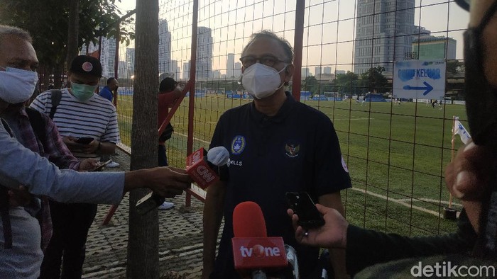 Anggota Exco PSSI, Hasani Abdulgani, mengungkap Mochamad Iriawan sempat menyesal menjadi ketua umum di saat pandemi COVID-19.