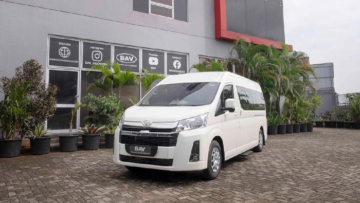 Interior Toyota HiAce Ini Dirombak Total, Ada Kasur sampai WC Interior Toyota HiAce Ini Dirombak Total, Ada Kasur sampai WC
