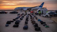 Melansir Getty Images, Madrid sejauh ini telah mengevakuasi lebih dari 700 orang dari Afghanistan.