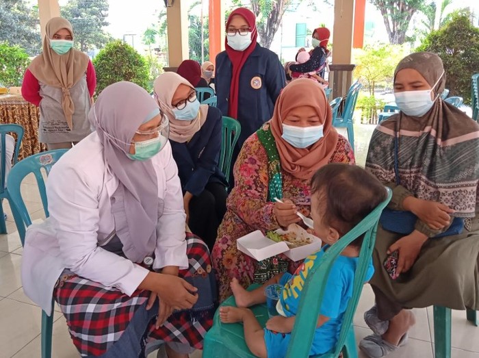 Stunting masih jadi masalah serius di Indonesia. Fakultas Kedokteran (FK) dan Fakultas Kesehatan Masyarakat (FKM) Unair ingin angka stunting turun.