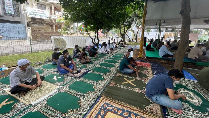 Masjid At Tabayyun di Komplek Perumahan Taman Villa Meruya (TVM) , Jakarta Barat.