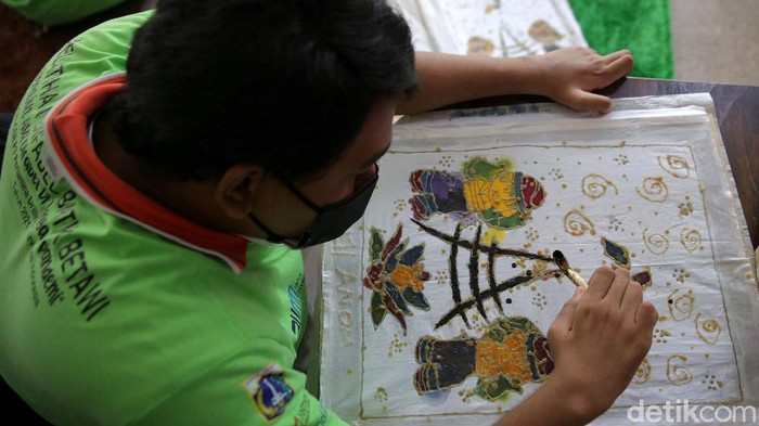 Merajut Asa di Tengah Pandemi Sebanyak 30 penyandang disabilitas mengikuti pelatihan membatik. Kegiatan tersebut bertujuan untuk menggali bakat para penyandang disabilitas agar mandiri.