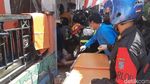 Momen Evakuasi Korban Rumah Ambruk di Surabaya