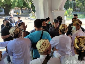 Kisruh Keraton Kasepuhan Cirebon, Berebut Kuasa-Ribut di Lingkungan Cagar Budaya