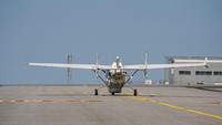 Diketahui, pesawat listrik hibrida ini diterbangkan oleh pilot Eliott Seigun saat diujicoba di Bandara Newquay, Inggris.