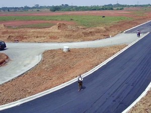 Sinar Mas Land dan Chandra Asri Manfaatkan Sampah Plastik Jadi Aspal