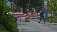 Pemerintah Kota Palu menutup sejumlah pintu masuk kawasan permukiman itu dan memperketat pengawasan kegiatan masyarakat menyusul banyaknya warga di tempat tersebut yang terpapar COVID-19. ANTARA FOTO/Mohamad Hamzah