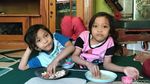 Potret Dewi dan Putri, Bocah Kembar Siam Dempet Perut di Garut