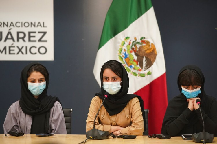 Potret Tim Robotika Putri Afghanistan Cari Suaka Usai Taliban Berkuasa Tim robotika putri Afghanistan dievakuasi ke luar negeri usai Taliban berkuasa. Mereka kini minta bantuan untuk turut selamatkan keluarga mereka di Afghanistan.
